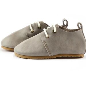 Piper Finn - Size 7 - STONE - LOW TOP OXFORDS - HARD SOLE - EUC